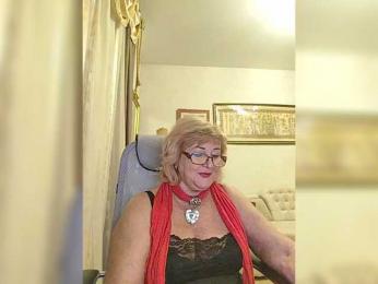 KarinkaSweet webcam model stream image