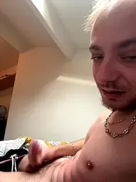 Crevette311 webcam stripchat model stream image