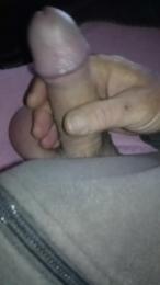 Aple82 webcam model stream image