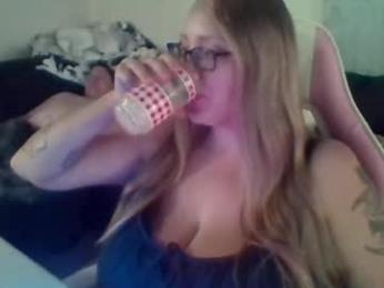 bigtittyboatboo webcam model stream image