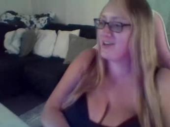 bigtittyboatboo webcam model stream image