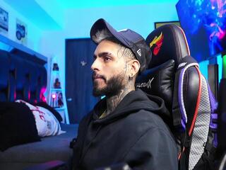 Logan Hugh webcam model stream image