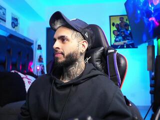 Logan Hugh webcam model stream image