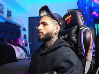 Logan Hugh webcam model stream image