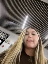 lunablossom_ webcam model stream image