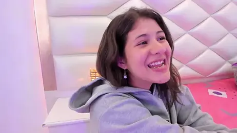 MiaQueen021 webcam stripchat model stream image