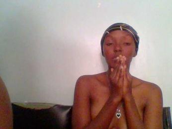 Sweet-loves webcam bongacams model stream image
