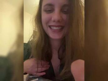 Dollye webcam model stream image