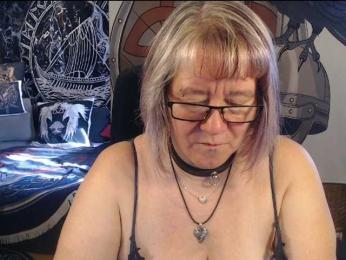 90dTitten webcam model stream image