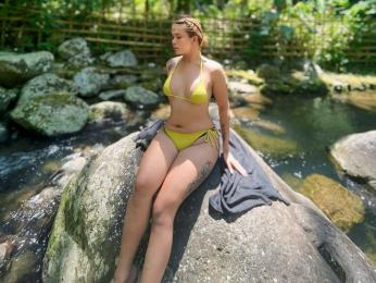 HolyAngelica webcam model stream image