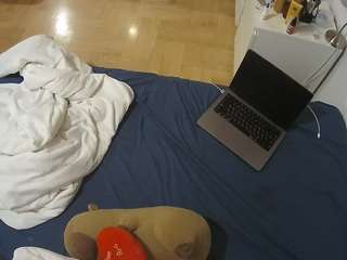 voyeurcam-julmodels-greybed-2 webcam model stream image