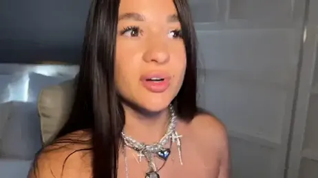 UrLillShy webcam model stream image