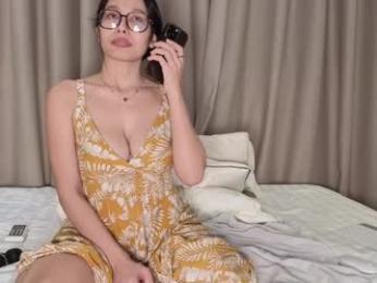 lucynuty webcam model stream image