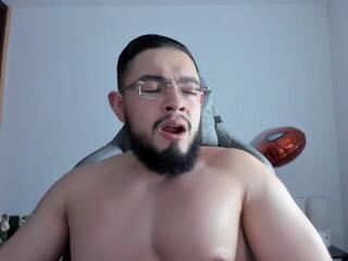 Luigi White webcam model stream image