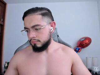 Luigi White webcam model stream image