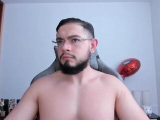 Luigi White webcam model stream image