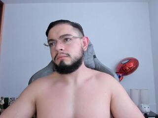 Luigi White webcam model stream image