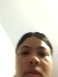 IndiaPozuda_ webcam model stream image