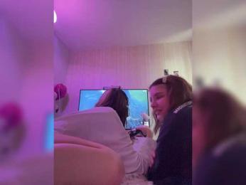 Molly-and-Ewa webcam model stream image