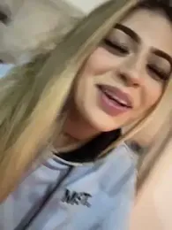 MiaWhitePink_ webcam model stream image