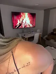 MiaWhitePink_ webcam model stream image