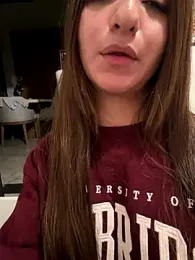 aly_golden_ webcam model stream image