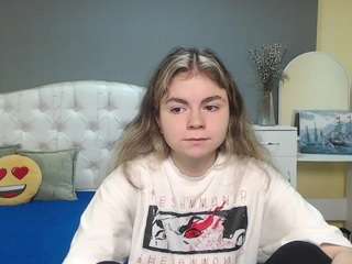 tinaredly webcam model stream image