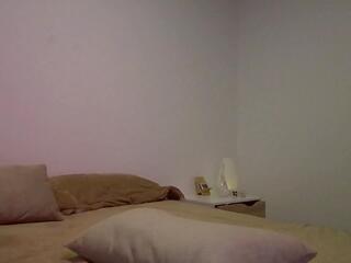 Alma Queen webcam model stream image