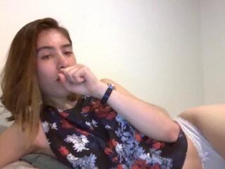 Alma Queen webcam model stream image