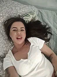 BabyFaceMia webcam model stream image