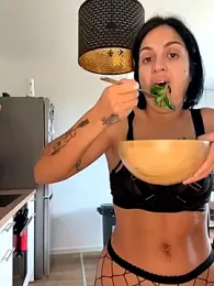 LaPetiteKim webcam model stream image