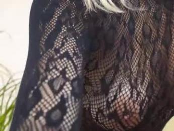 milabunny_ webcam model stream image