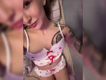 QueenKing webcam model stream image