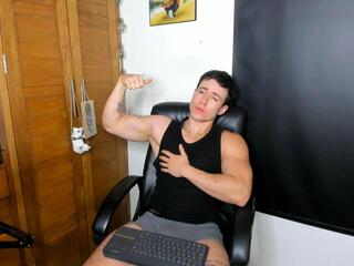 Aaron Bain webcam model stream image