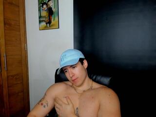 Aaron Bain webcam flirt4free model stream image