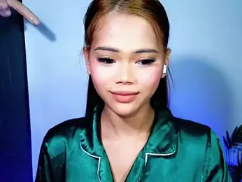 ur_holly_lexie webcam model stream image