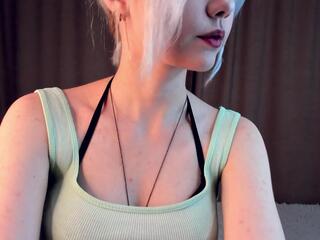 Flo Upson webcam model stream image