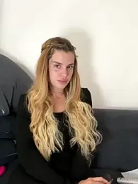 EmiliaCatalina webcam model stream image