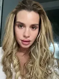 EmiliaCatalina webcam model stream image