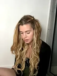 EmiliaCatalina webcam model stream image