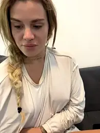 EmiliaCatalina webcam model stream image