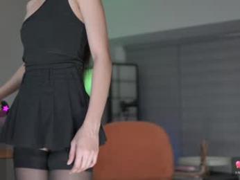 belle_adrienne webcam chaturbate model stream image