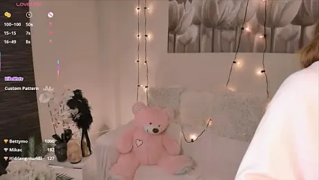 shyina_meow webcam model stream image