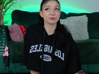 AveryWillow webcam model stream image