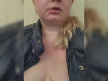 Honey-Alexa webcam model stream image