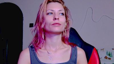 Karoline121 webcam model stream image