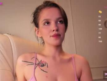 adalyn_glow webcam model stream image