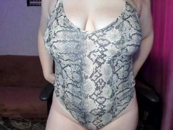 MilkaFoxy webcam model stream image