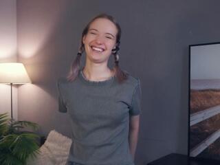 Nina Falcone webcam model stream image