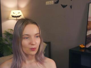 Nina Falcone webcam model stream image